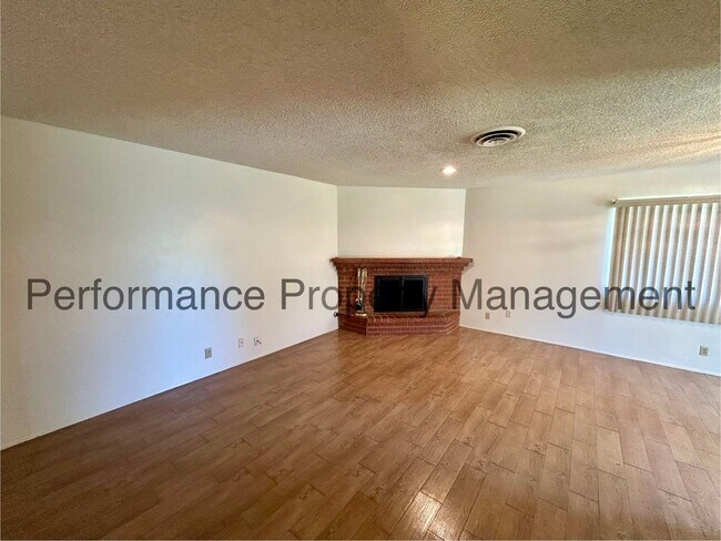 Foto del edificio - Beautiful 4 Bed/2 Bath 55+ Home w/ RBP & S...