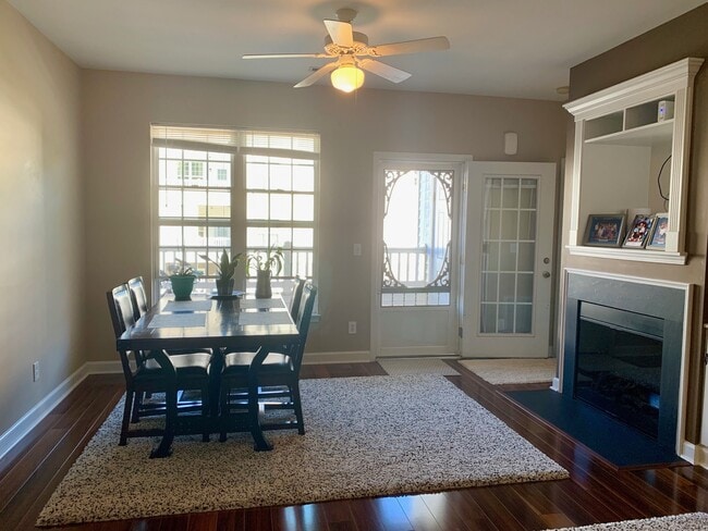 Foto del edificio - 2 BEDROOM, 2 BATH CONDO IN CORNELIUS