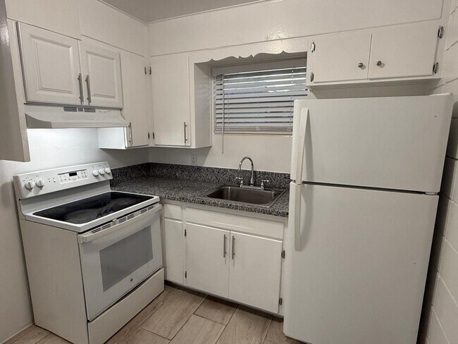 Foto del edificio - 732 S J St