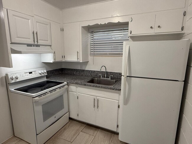 Building Photo - 732 S J Street Lake Worth Beach, FL 33460