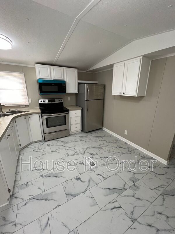 Foto del edificio - 14 Twin Oaks Dr
