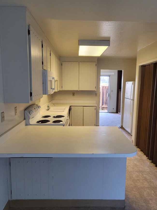 Building Photo - 1030 Castleton Ter