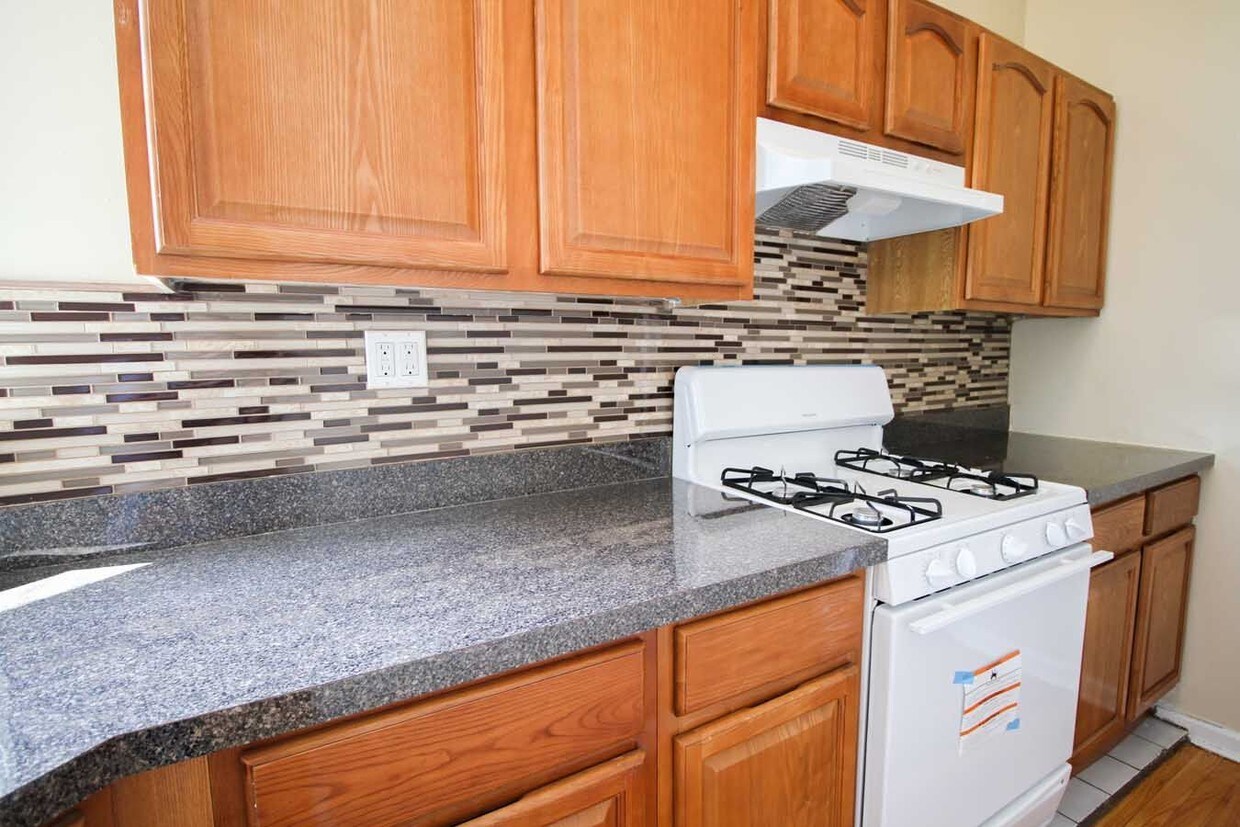 Foto principal - 460 Throop Ave