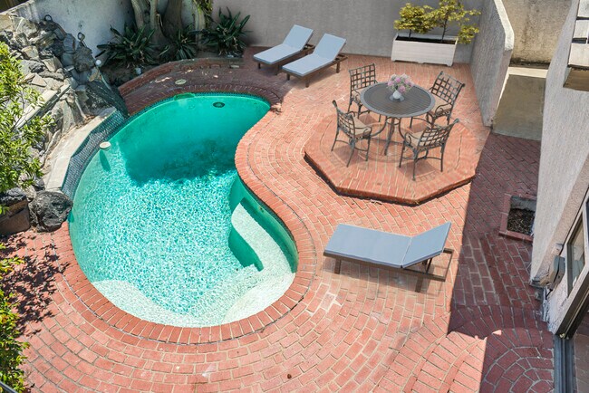 Foto del edificio - 8300 Regis Way