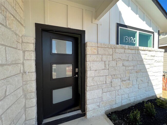 Building Photo - 13820 Lubeck Dr