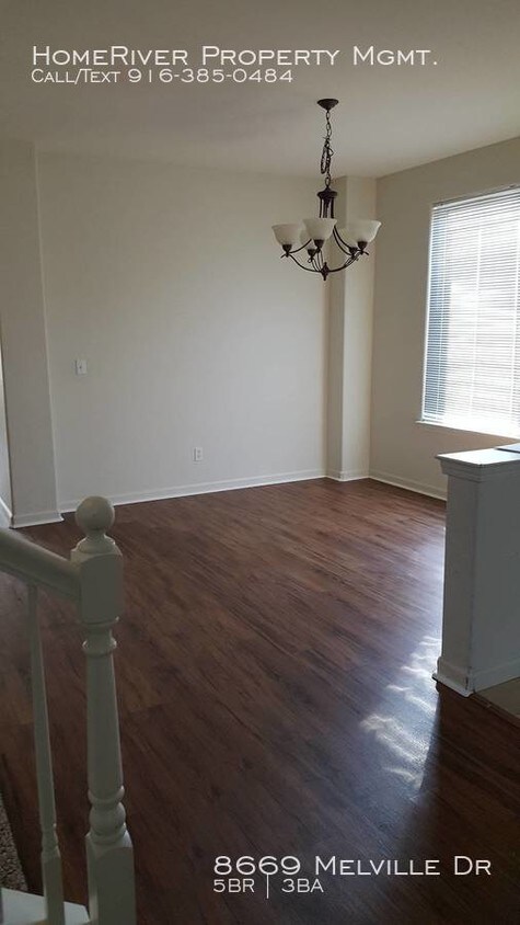 Primary Photo - Gorgeous 5 Bedroom, 3 Bath Home w/Fireplace