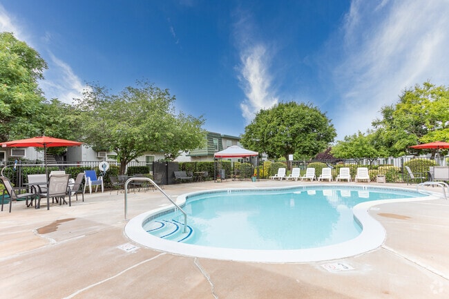 Building Photo - Cambridge Gardens