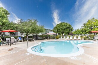 Building Photo - Cambridge Gardens