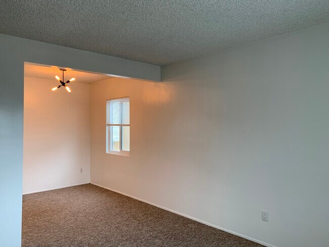 Building Photo - 2520 Carnegie Ln