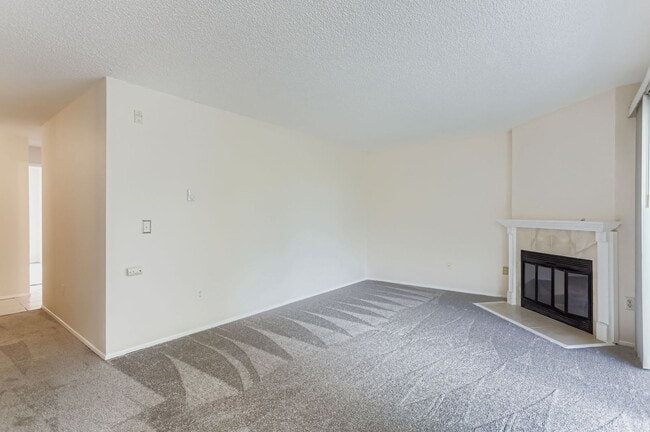 Building Photo - 2Bd/1.5Ba Bellevue Condo