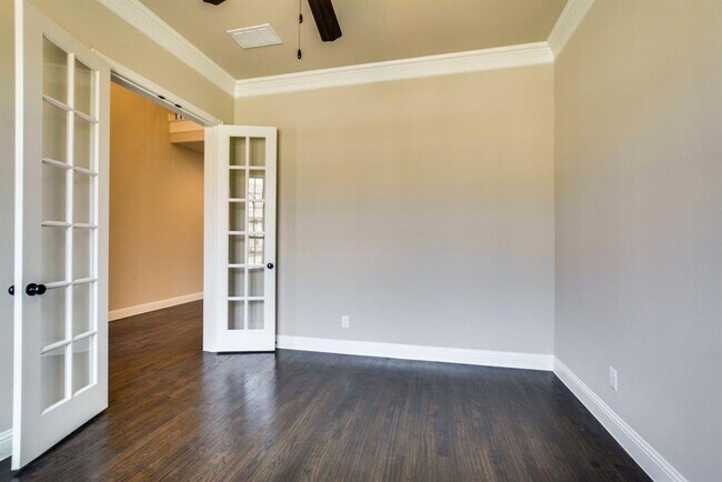 Building Photo - 640 Springlake Way