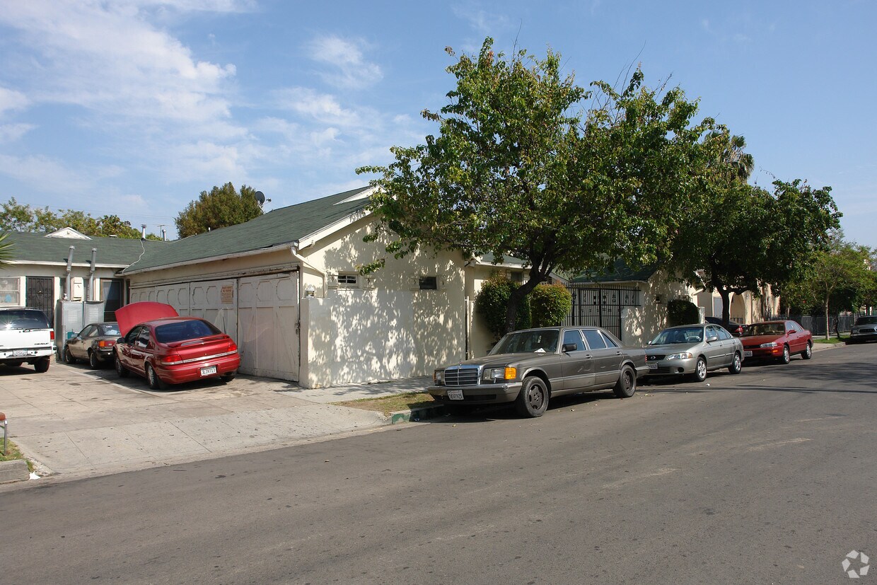 Building Photo - 946-954 N Serrano Ave