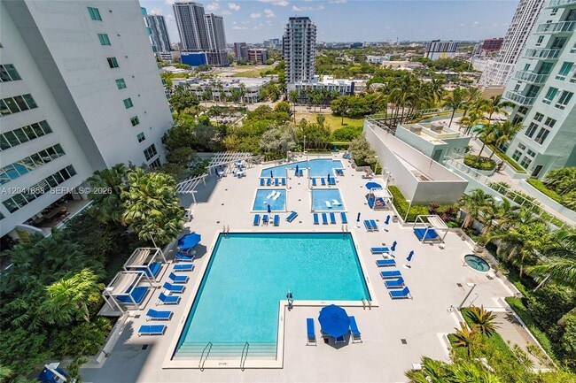 Building Photo - 1800 N Bayshore Dr