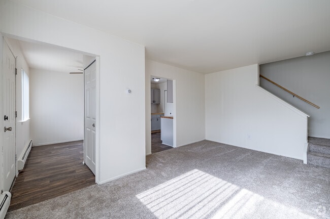 2 habitaciones, 1 baño - 830 pies cuadrados - Sala de estar - Taylor Park Townhomes
