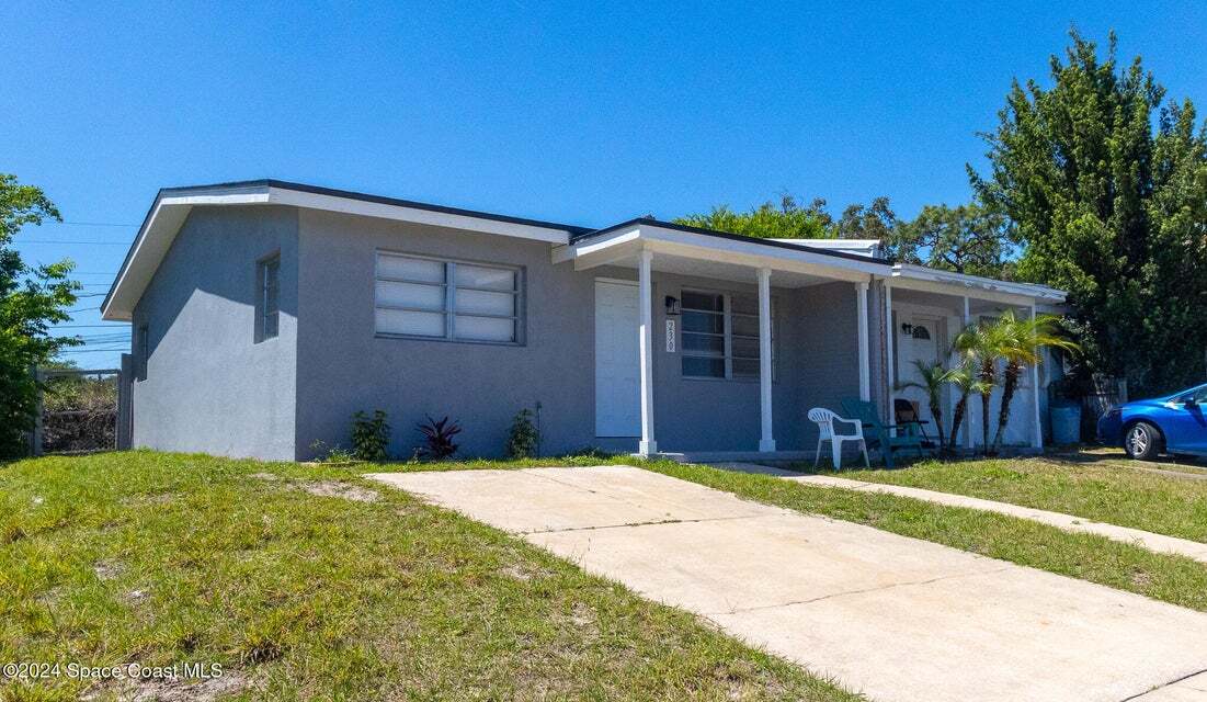 Primary Photo - 230 W Towne Pl