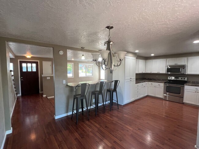Foto del edificio - 3 Bedroom / 2.5 Bath Home located in Sprin...