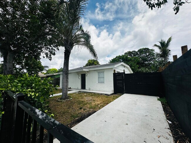 Foto del edificio - 421 SW 9th Ct