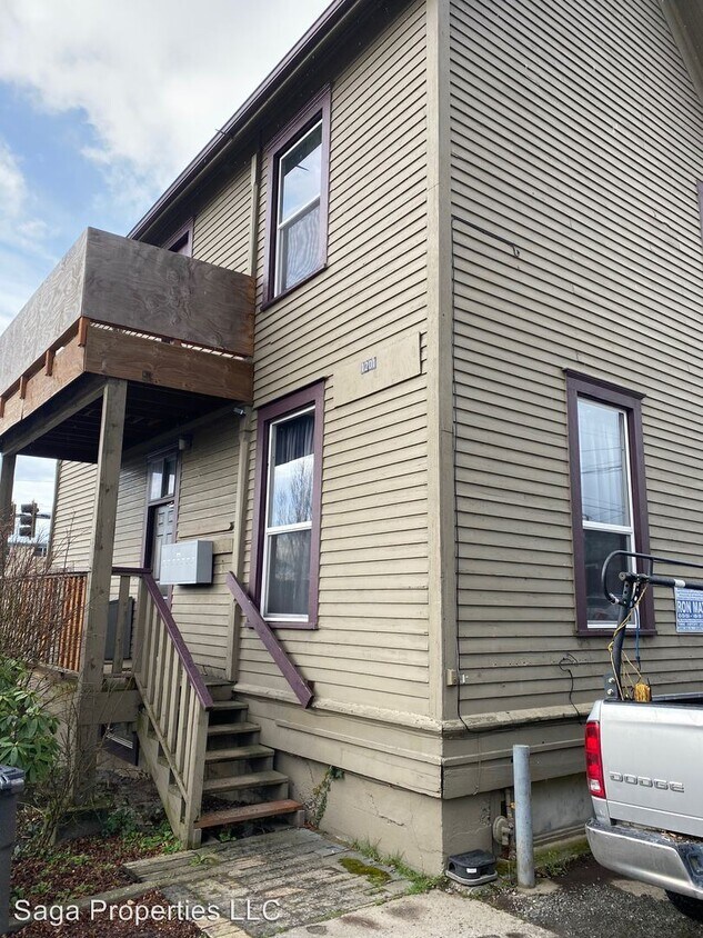 Primary Photo - 1201 Everett Ave
