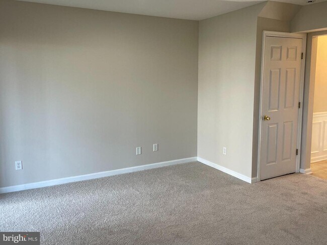 Building Photo - 11 Crenshaw Ct