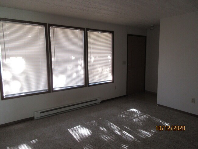 entry, large living room windows, coat closet - 13101 E Alki Ave