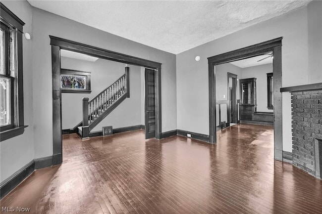 Building Photo - 2893 E 119th St