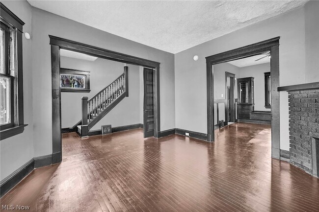 Foto del edificio - 2893 E 119th St