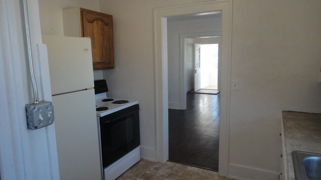 Building Photo - 1303 S Oak St