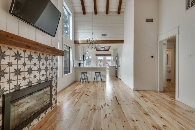 Foto del edificio - 4011 Rosser Square