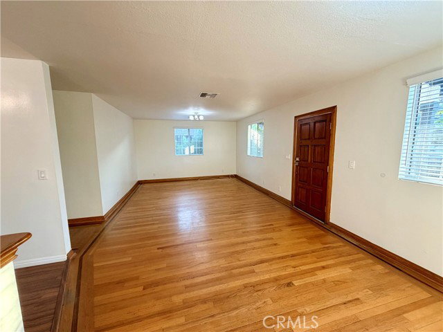 Building Photo - 5622 Aldama St