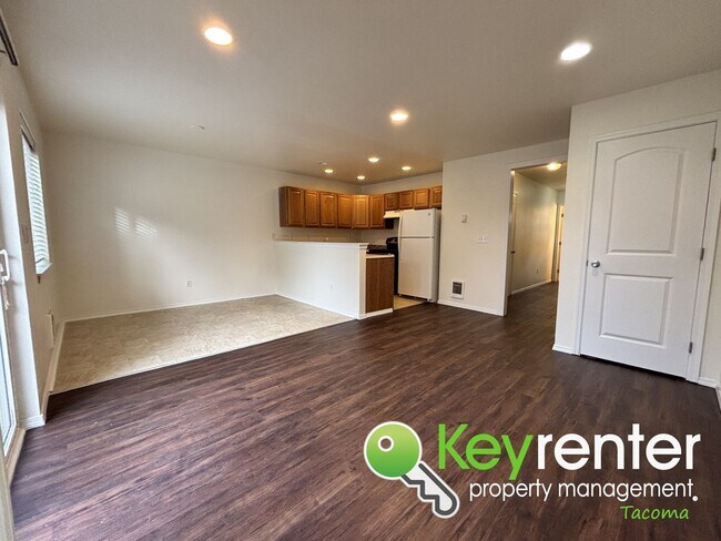 Foto del edificio - Modern 3 Bedroom 2.5 Bathroom Tacoma Duplex Near Shopping, Parks and Freeways