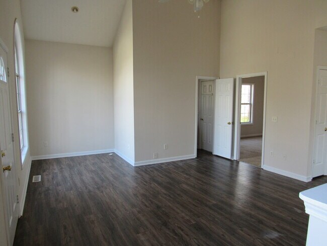 Foto del edificio - Home Available Now!!