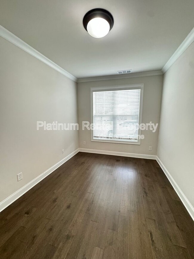 Foto del edificio - 705 Fieldcrest Park Ln