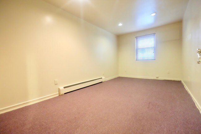 Foto del edificio - 1192 E 55th St