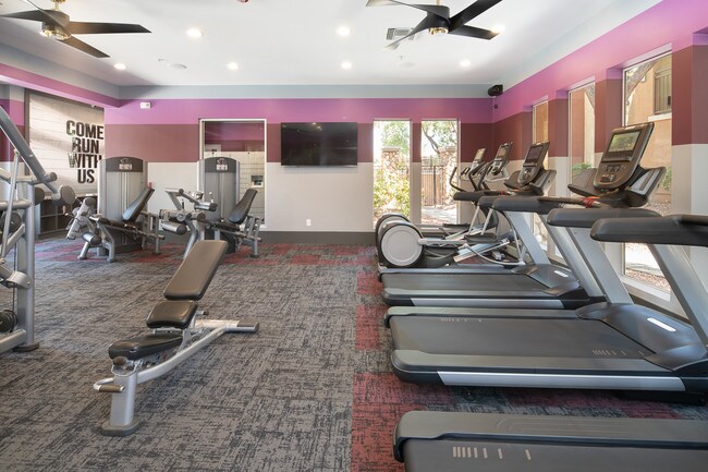 Casa club de bienestar dentro del complejo - Sage Stone at Arrowhead Apartments