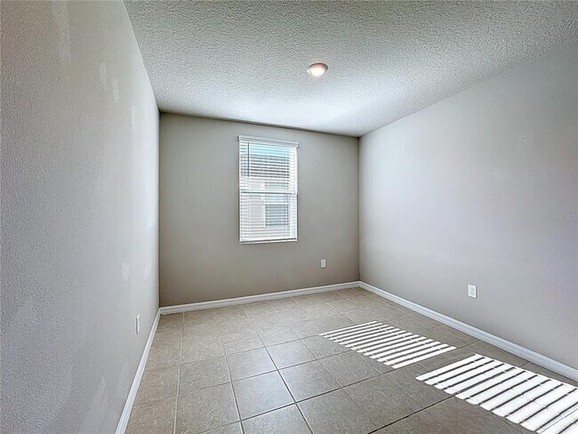 Foto del edificio - 5251 Meredrew Ln