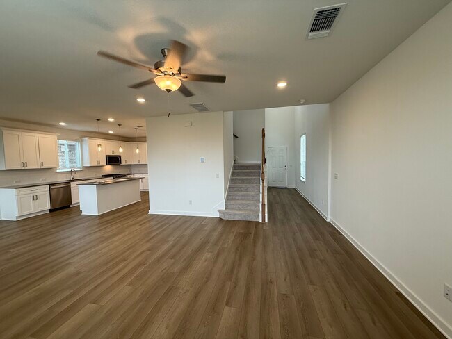 Foto del edificio - 480 Tailwind Dr