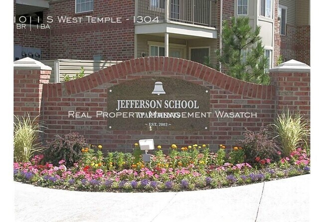 Foto del edificio - Spacious 1 bed 1 bath in Salt lake City!!