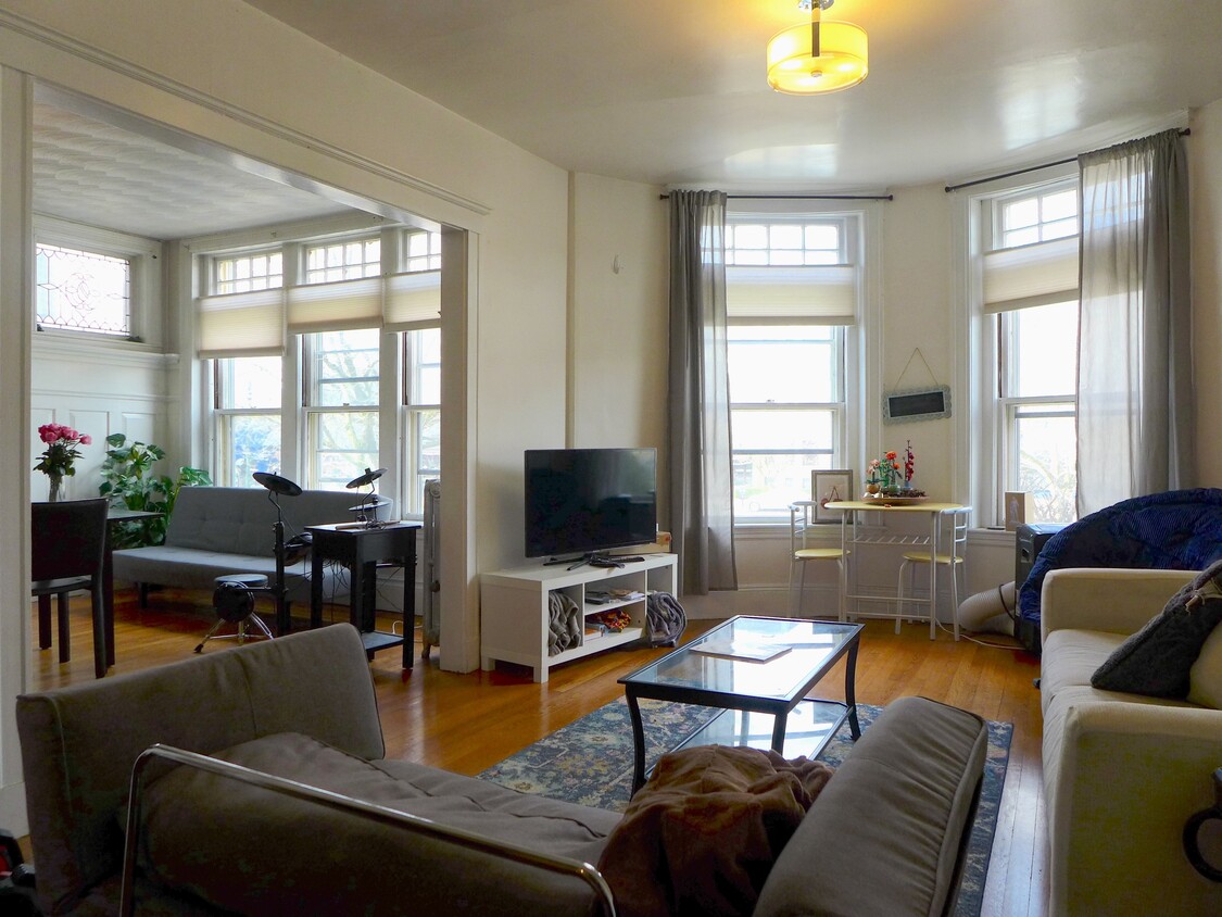 Foto principal - 195 Winthrop Rd