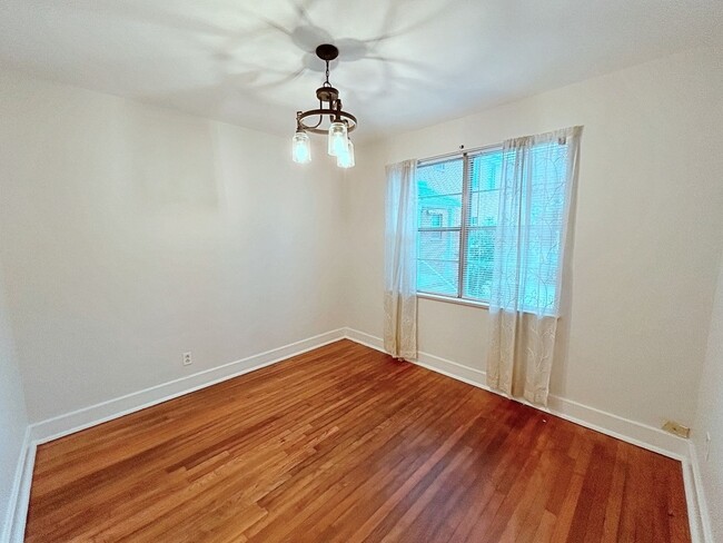 Building Photo - 2 Bedroom off Acadian Thwy At the Villa