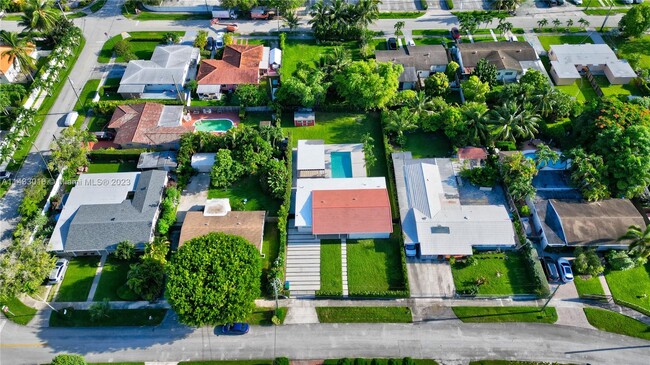 Foto del edificio - 8945 SW 41st Terrace