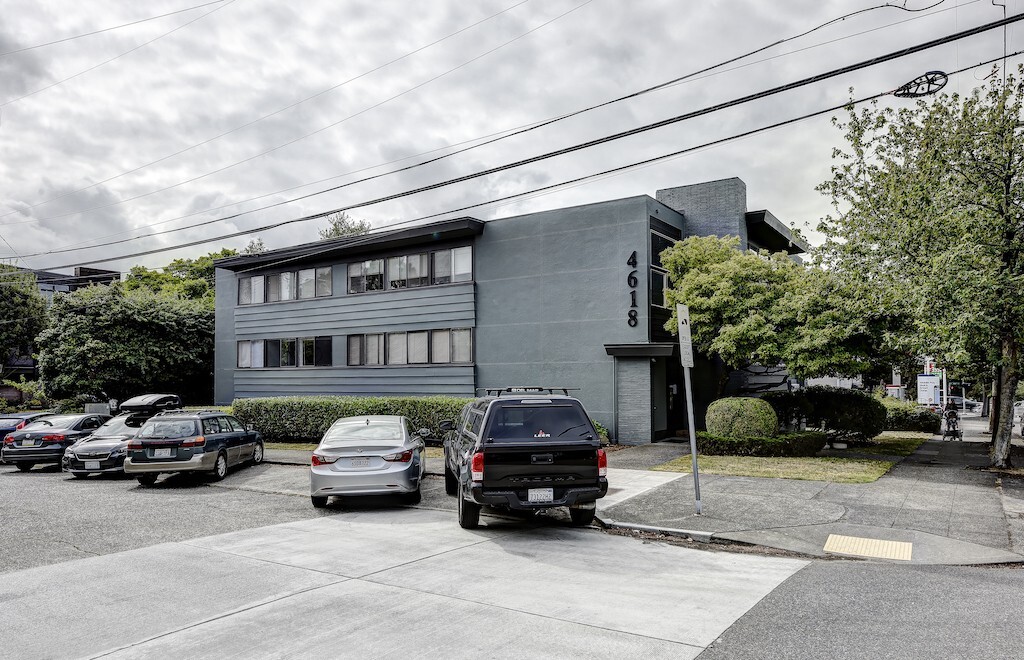 Primary Photo - 4618 Fremont Ave N