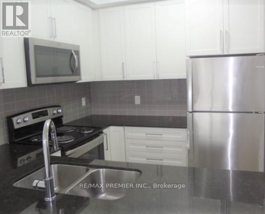 Building Photo - 840-840 Queens Plate Dr