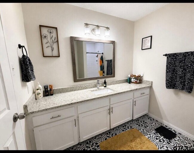 Foto del edificio - 22733 Creekwood Dr
