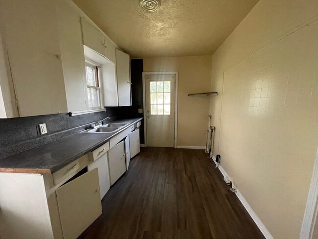 Foto del edificio - 5345 E Parkway Dr