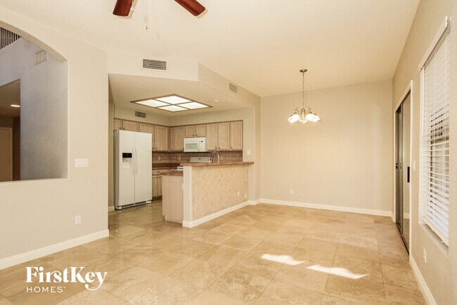 Building Photo - 1351 W Wahalla Ln