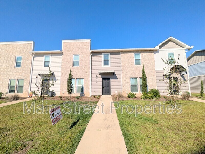 Foto principal - 4385 Village Oak Ln