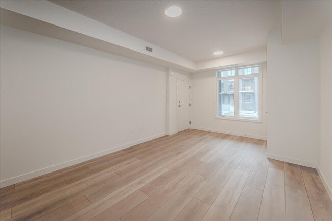 Building Photo - 824 Woolwich St