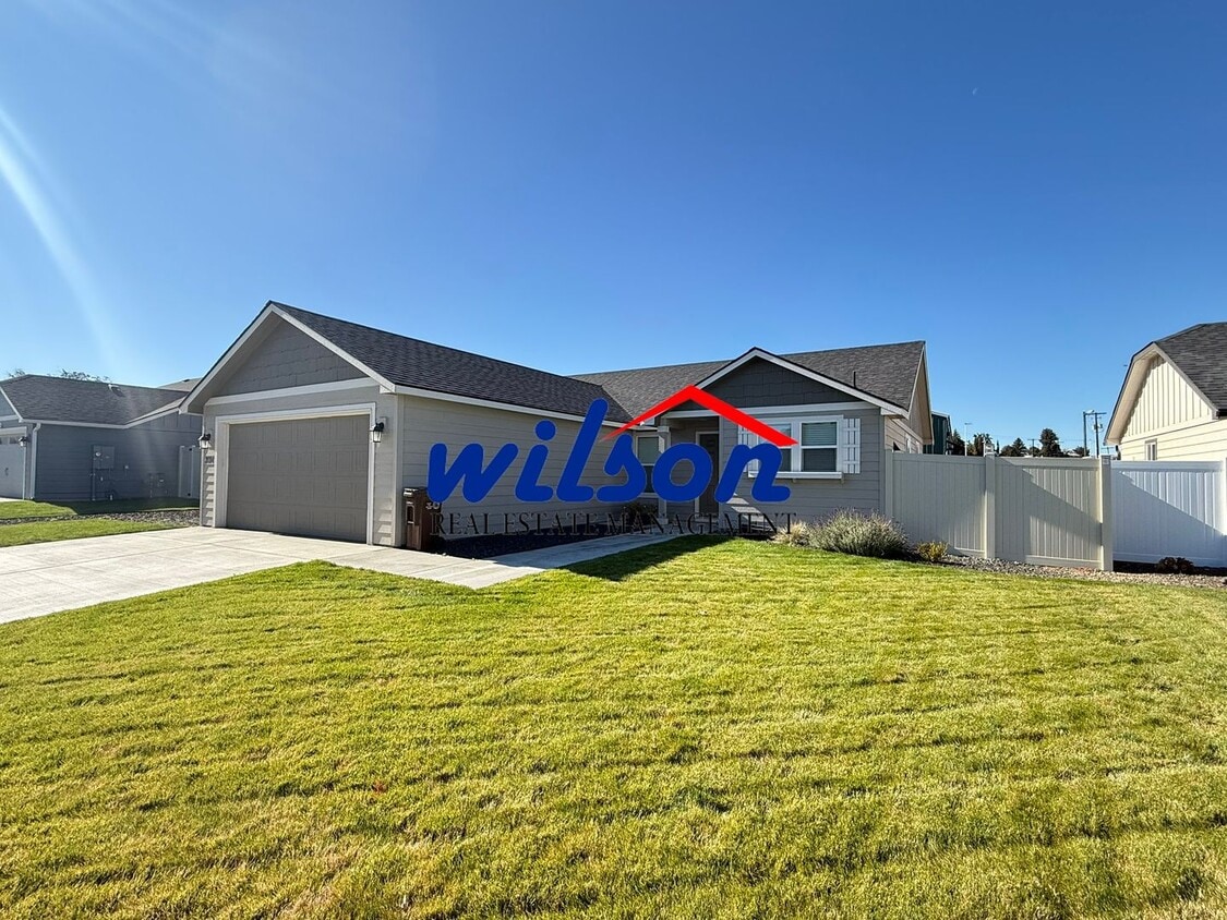 Primary Photo - 3BD/2BA - Stunning Modern Home in Desirabl...