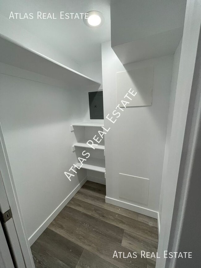 Building Photo - Gorgeous Remodeled Studio | Scenic Cottonw...