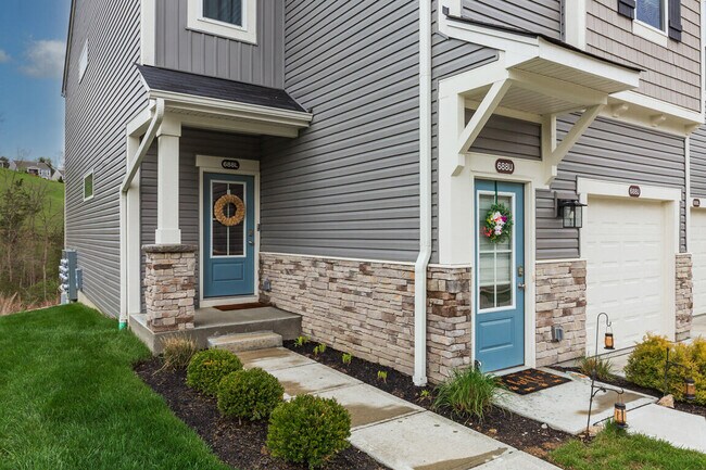 Building Photo - 688 Streamside Drive Unit L